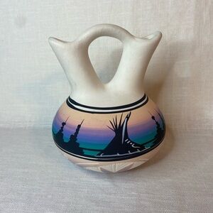 Beautiful Vintage Navajo Native Wedding Vase signed by artist 'Sagg Navajo'